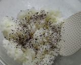 A picture of step 3 of Spiral Onigiri Rice Balls.