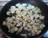 Foto del paso 7 de la receta: Solomillo de pavo al ajillo