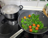 Foto del paso 1 de la receta: Pasta con espinacas y tomate