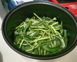 Foto langkah ke 1 dari resep Tumis kangkung saus tiram.