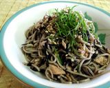 A picture of step 5 of Light and Refreshing Hijiki Seaweed and Tuna Soba Noodle Salad.