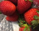 Foto del paso 1 de la receta: Merienda de fresas, plátano y yogur de coco🍌 🍓 🥥