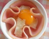 A picture of step 3 of Flower Shaped Ham Cups.