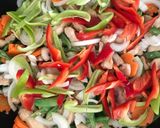 Hình bước làm 2 của món Phở xào gà tây (rau củ)
