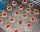 Foto langkah ke 4 dari resep Thrumbprint cookies strawberry.