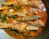 Foto langkah ke 4 dari resep Ikan ekor kuning kuah kuning.