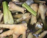 Hình bước làm 1 của món Chân gà sốt bà ti 🤣
