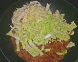 A picture of step 7 of Korean Style Stir-fried Noodles.