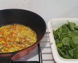 Foto langkah ke 4 dari resep Tumis bayam wortel jagung simpel.