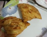 A picture of step 3 of Chicken vegetable samosa.