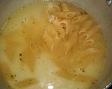 Foto del paso 4 de la receta: Fideos mostacholes con salchicha, huevo y jamón (One Pot Pasta)