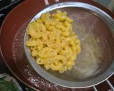 Foto langkah ke 1 dari resep Triple Cheese Macaroni.