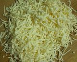 A picture of step 1 of Cheesy Maggi vegetable cake.