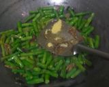 Foto langkah ke 4 dari resep Oseng Buncis Sosis.