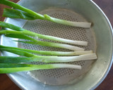 Foto langkah ke 1 dari resep Shimeji Tumis Daun Bawang.