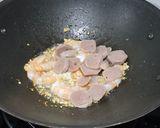 Foto langkah ke 2 dari resep Kwetiau Goreng Udang dan Bakso.