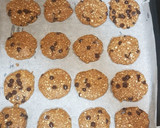 Foto del paso 4 de la receta: Galletas de harina de garbanzos, avena y pepitas de chocolate 🍪