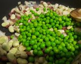 Foto del paso 6 de la receta: Guisantes y habitas con jamón y huevos escalfados