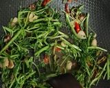 Foto langkah ke 5 dari resep Tumis Selada Air Selera Asal.