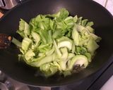 Une image de l'étape 5 de Bau chim Kai choï mustard sauté à l ail,citron et gingembre.