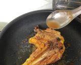 Hình bước làm 7 của món Đùi gà áp chảo sốt me chua ngọt