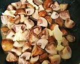 Foto del paso 3 de la receta: Filetes de pechuga de pollo a la crema de champiñones