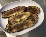 Une image de l'étape 6 de Aubergine grillée aux épices anardana.