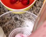 Une image de l'étape 4 de Milkshake groseilles fraises orange.