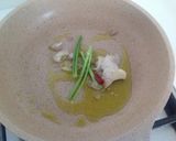 Foto del passaggio 4 della ricetta Spaghetti chitarra con calamari all'arancia, asparagi e crema di pistacchi