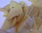 A picture of step 2 of Spring Simmered Bamboo Shoots with Bonito Flakes.