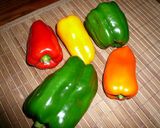 A picture of step 1 of [Farmhouse Recipe] Frozen Mixed Bell Peppers.