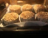 A picture of step 5 of Sugar-Free Mixed Nut Mooncakes.