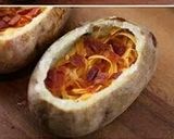 A picture of step 2 of Baked egg in a potato bowl.