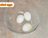 A picture of step 1 of Egg Chicken balls.