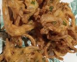 A picture of step 6 of Piyaz ke pakoray.