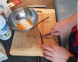 Une image de l'étape 1 de Crémeux vanille insère pomme et caramel.