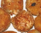 A picture of step 4 of Cheezy balls.