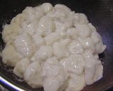 A picture of step 4 of Easy Microwave-Made Soy Milk Warabi Mochi.