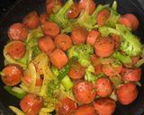 Foto del paso 4 de la receta: Salchichas con brócoli salteados 🥦