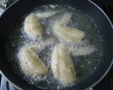 A picture of step 3 of Rich Garlic Flavor Fried Chicken Wings in Sweet-Savory Sauce.