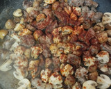 Foto del paso 3 de la receta: Cintas de espinacas picantes con carne y champiñones