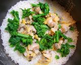 A picture of step 4 of Mixed Rice with Manila Clams and Nanohana.