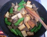 A picture of step 7 of Sweet and Salty Simmered Konnayku and Atsuage Fried Tofu.