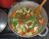 Foto del paso 4 de la receta: Estofado de pollo con vino blanco