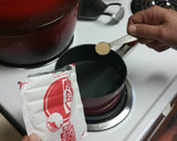 A picture of step 4 of Tsukimi Udon.