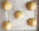 Hình bước làm 2 của món Bánh mỳ cuộn xúc xích