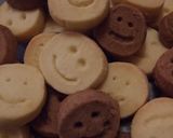 A picture of step 6 of Smiley Face Shortbread.