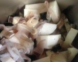 A picture of step 2 of Pressure Cooker • Soft-Simmered Squid and Daikon Radish.