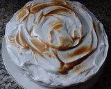 Foto del paso 5 de la receta: Bizcochuelo de limón, relleno con durazno y decorado con merengue italiano 😁