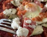 Foto del paso 9 de la receta: Ensalada de tomate sobre tortilla de remolacha